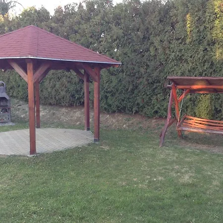 Babati Apartmanhaz Διαμέρισμα